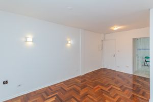 Image 3 - 926767