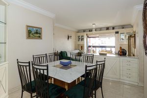 Image 10 - 926778