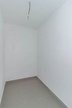 Image 31 - 926990