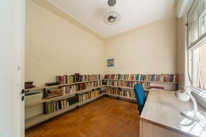 Image 10 - 927004