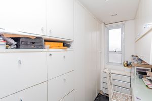 Image 30 - 927052
