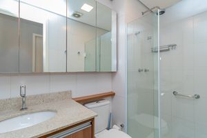 Image 19 - 927055