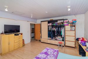 Image 4 - 927113