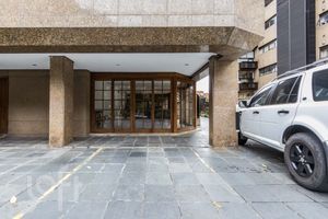 Image 54 - 927133