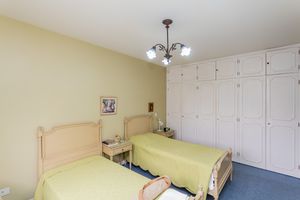 Image 29 - 927146
