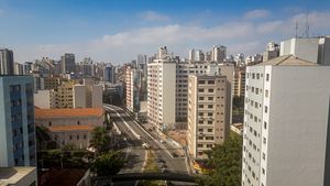 Image 26 - 927276