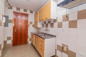 Image 8 - 927302