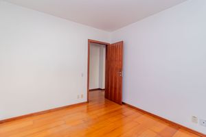Image 19 - 927302
