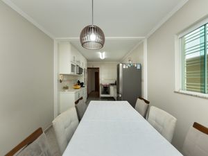 Image 4 - 927334