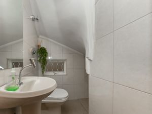 Image 14 - 927334