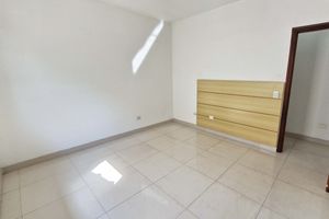 Image 22 - 927335
