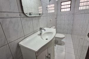 Image 35 - 927335