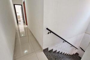 Image 19 - 927335