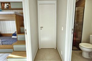Image 14 - 927336