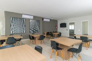 Image 23 - 927340