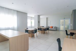 Image 24 - 927340