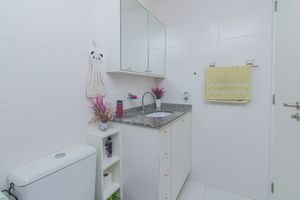 Image 16 - 927340