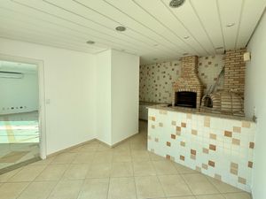 Image 1 - 927344