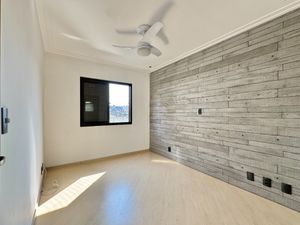 Image 10 - 927344