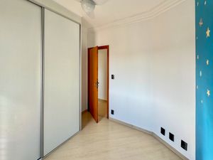 Image 18 - 927344