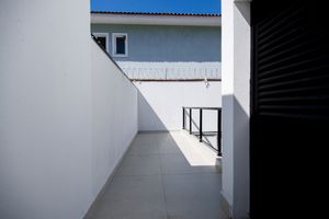 Image 39 - 927345