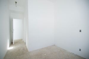 Image 30 - 927345