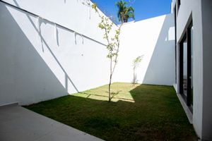Image 15 - 927345