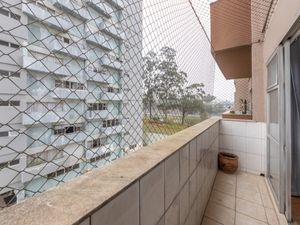 Image 28 - 927346