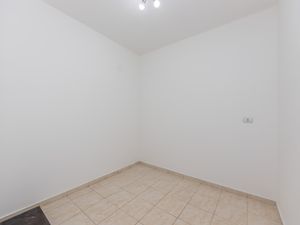 Image 34 - 927346