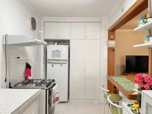 Image 5 - 927350