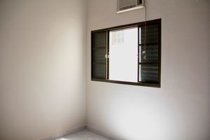 Image 4 - 927359