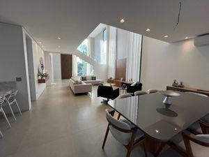 Image 16 - 927365