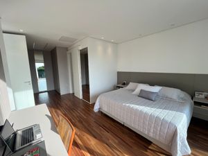 Image 11 - 927365