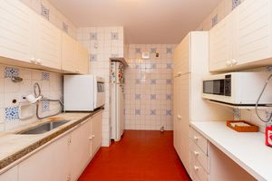 Image 11 - 927372