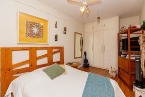 Image 32 - 927372