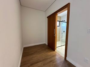 Image 21 - 927378