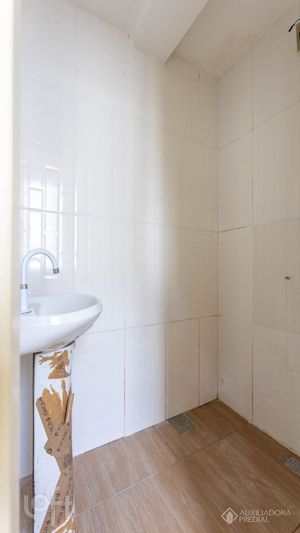 Image 19 - 927389