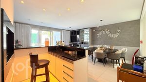 Image 11 - 927392