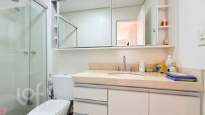 Image 33 - 927392