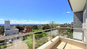 Image 25 - 927392