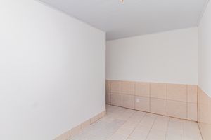 Image 5 - 927399
