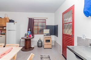 Image 35 - 927399