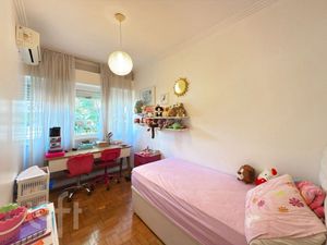 Image 19 - 927416