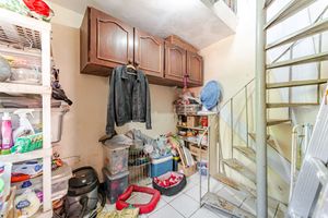 Image 19 - 927488