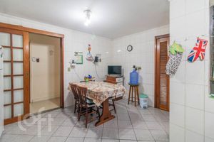 Image 8 - 927491