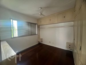 Image 19 - 927510