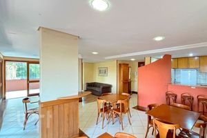 Image 28 - 927544