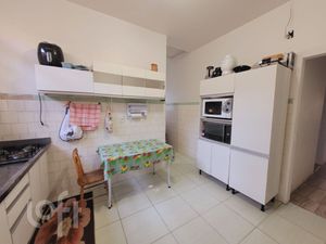 Image 13 - 927557