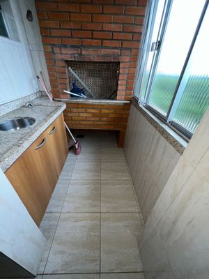 Image 1 - 927564