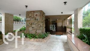 Image 1 - 927592